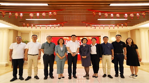 热烈欢迎云南省保山市人力资源和社会保障局党组书记局长赵丽惠、保山技师学院党委书记吉超贤一行8人来到上海优美西点校区参观调研