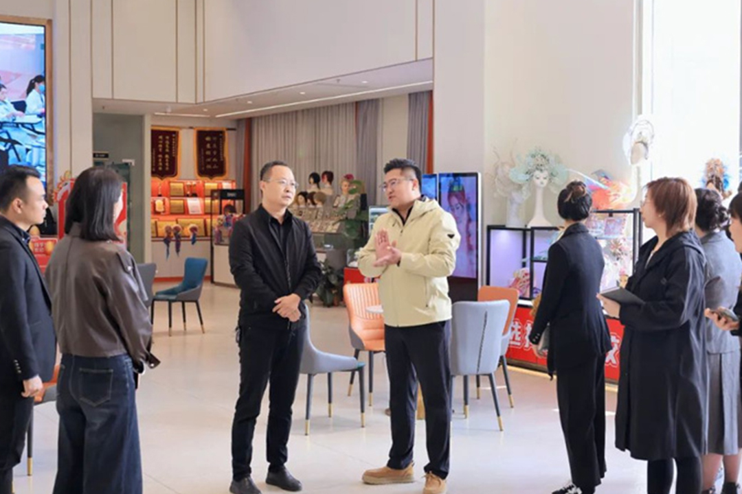 白云工商技师学院领导一行莅临我校参观交流！