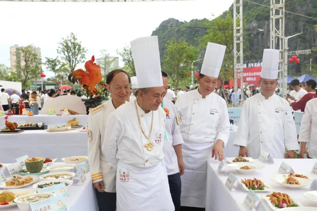 广西华南烹饪技工学校成功承办“灵山香鸡”菜品挑战活动