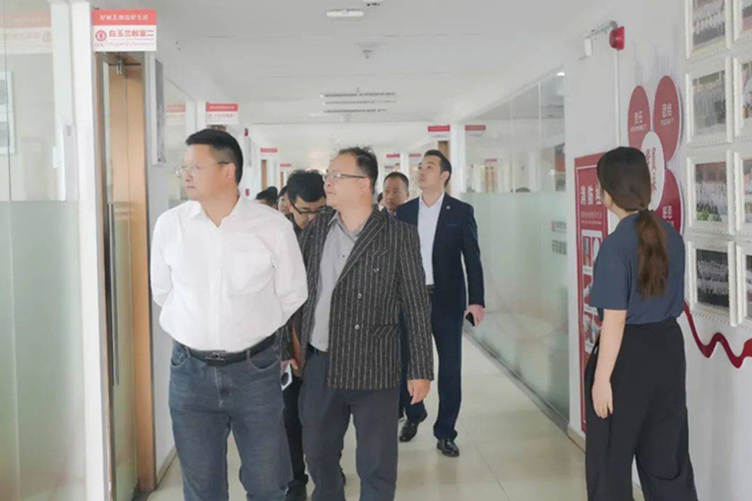 广西科学院智库联盟协会秘书长文贻炜先生一行莅临我校交流指导