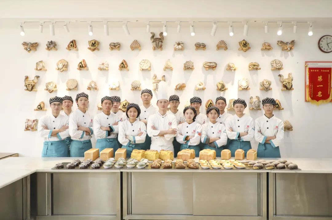 黄庆安老师荣获"全国轻工技术能手"专访——以匠心雕琢技艺，以传承点亮未来！