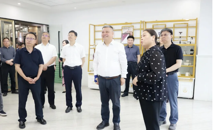 市政协领导调研优美西点 点赞烘焙教育助力就业新生态