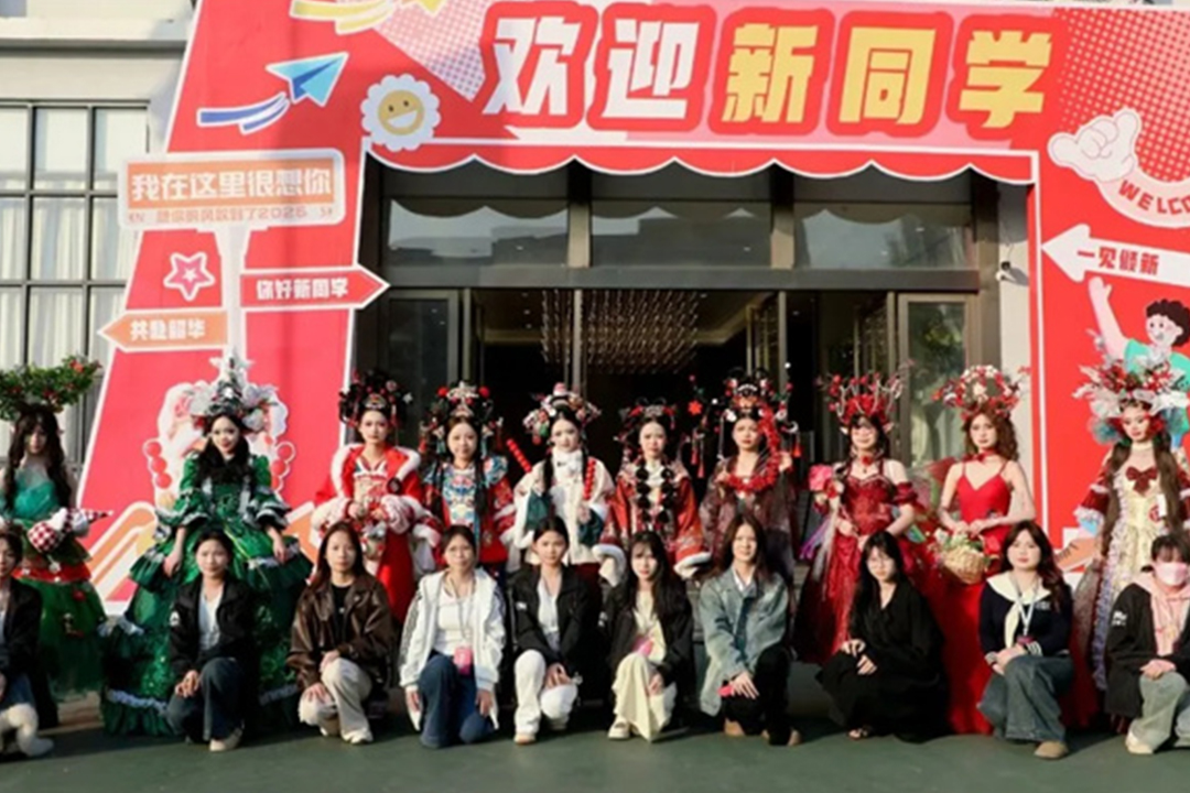 圣诞创意妆容大赛看百美汇学员展技能风采