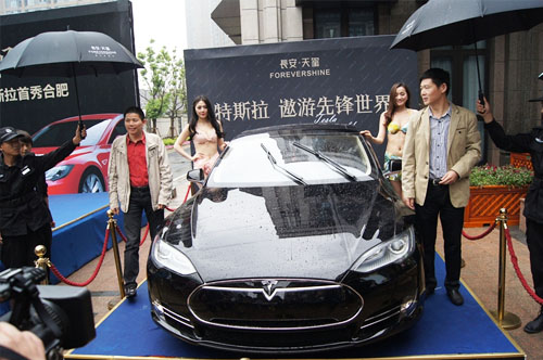 长安天玺营销中心举办特斯拉车展