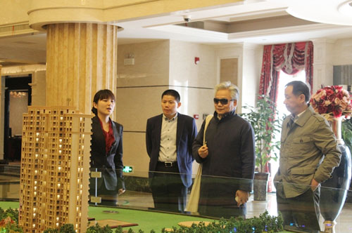 中国著名国乐大师方锦龙参观长安天玺营销中心