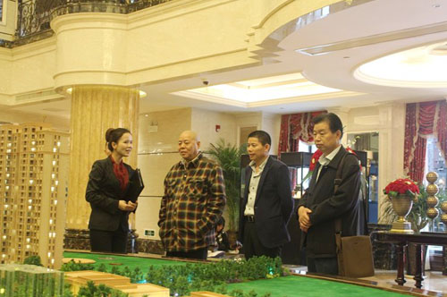 中国工艺美术大师王怀民来“长安•天玺”营销中心参观