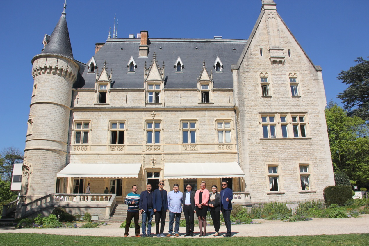 集团教育板块领导赴欧洲商务考察