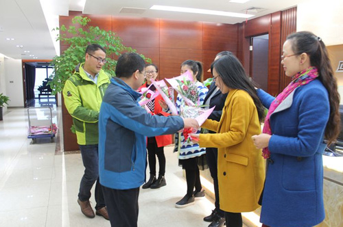 集团公司开展“三八”节慰问